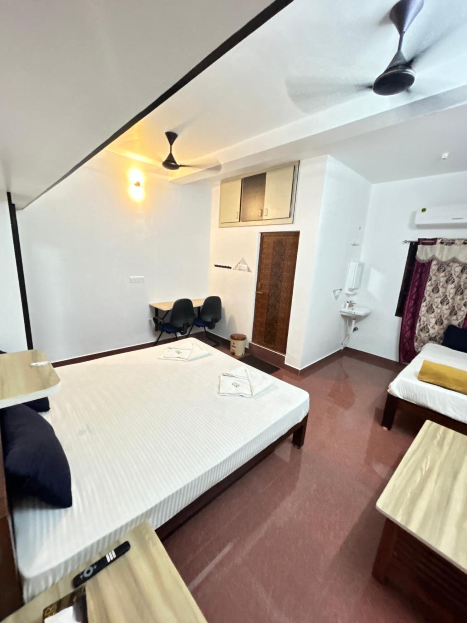 Cardiff Palace Pondicherry Bilik gambar